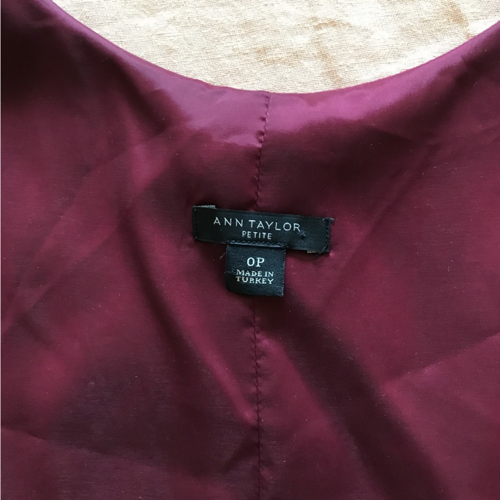 Ann Taylor Wine Red Floral Wrap Dress Size 0P - Picture 6 of 9